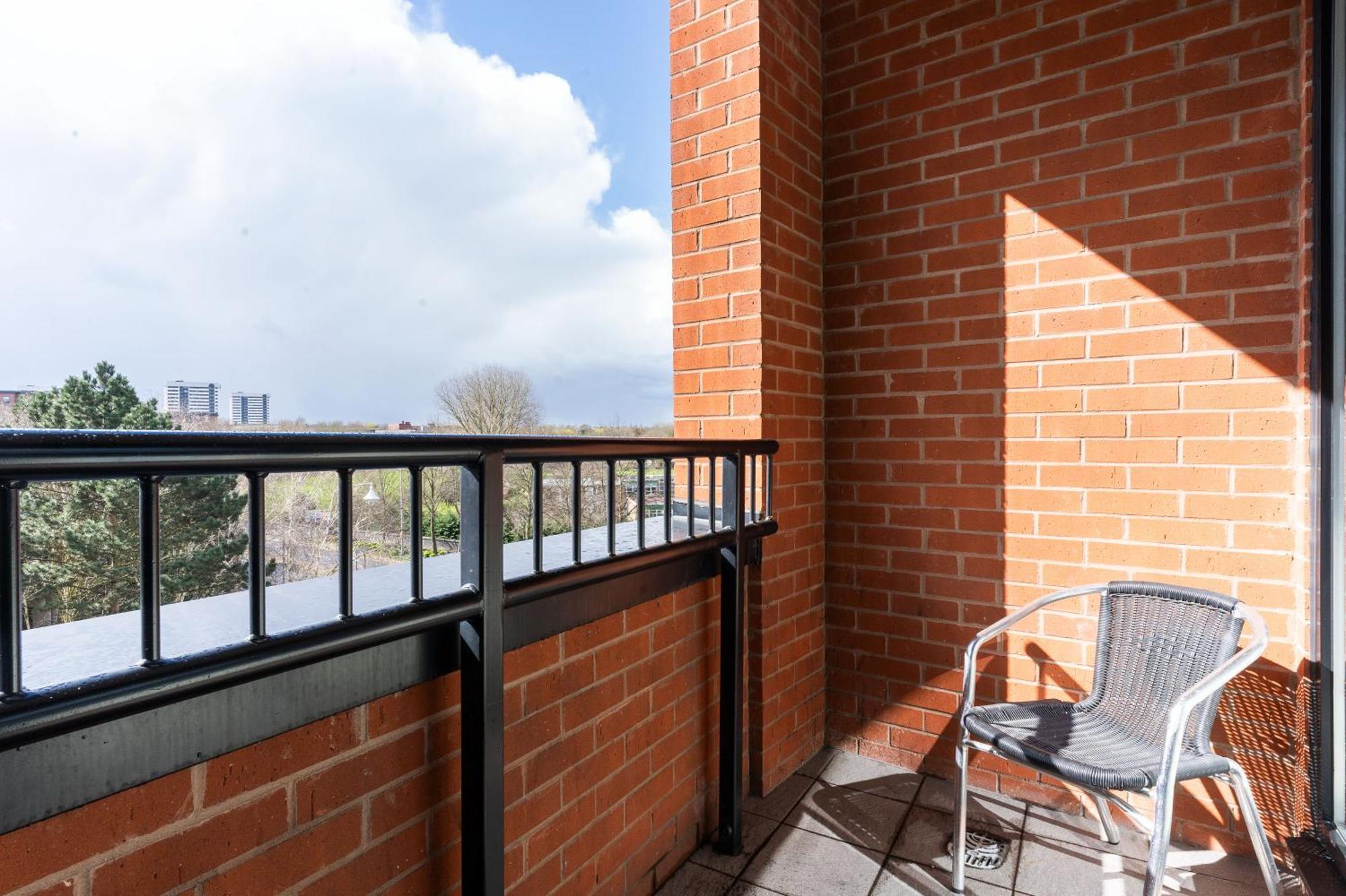 Bright Apartment With Balcony Birmingham Dış mekan fotoğraf